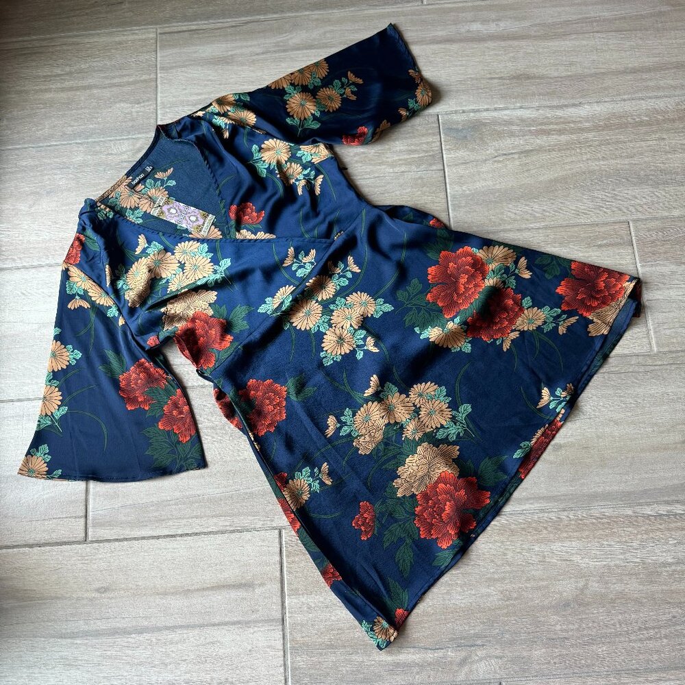 NWT Boohoo Floral Satin Kimono Wrap Mini Dress -  Women's Size 10